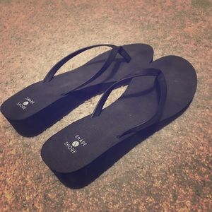 Shade and Shore platform flip flops